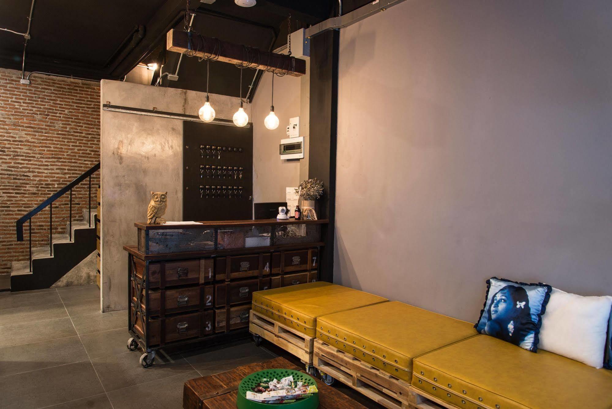 Nap@Pan Hostel Silom Bangkok Luaran gambar